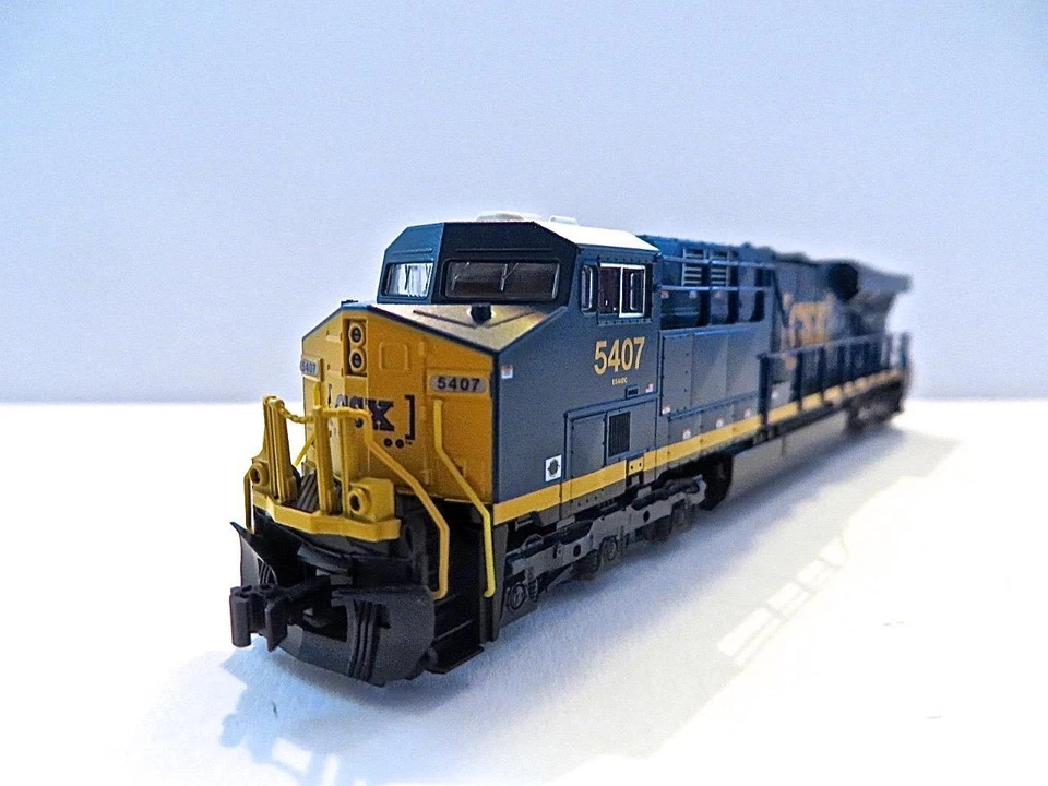 N Gauge KATO 176-8937 CSX Boxcar ES44DC Powered Diesel Cab 5407 with DCC - Image 4 of 4