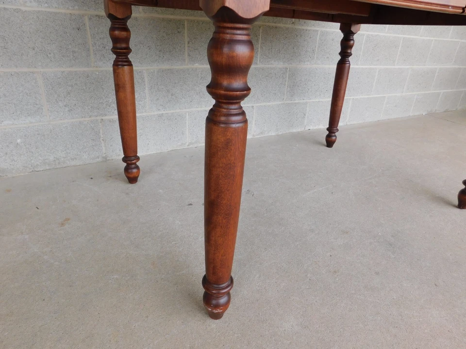 Mesa de comedor Nichols & Stone Kensington Farmhouse Foto 4 de 4