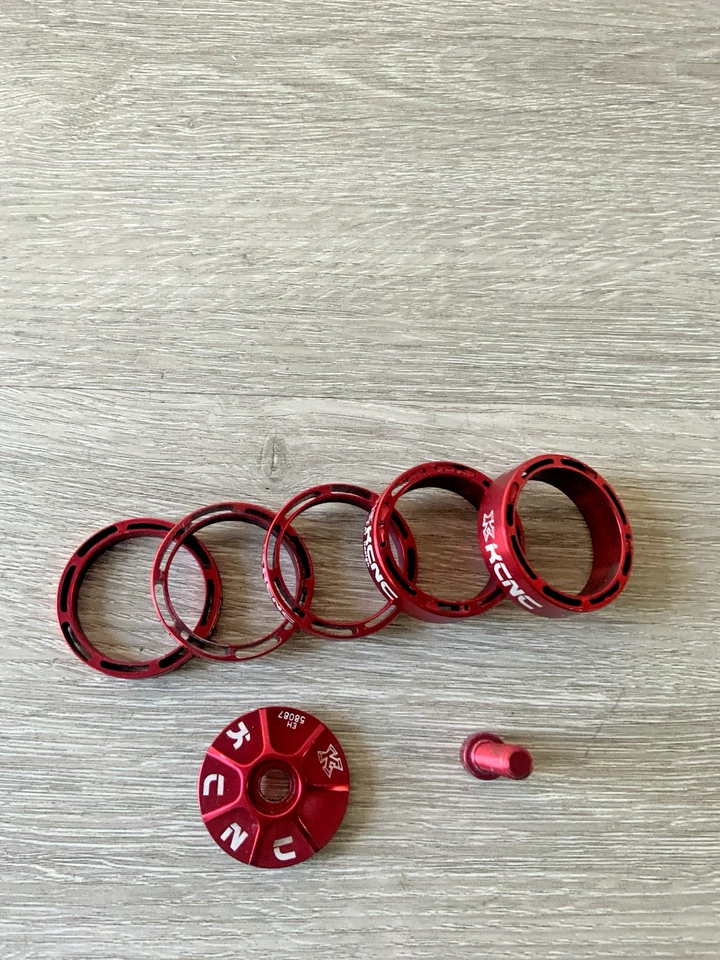 ESPACIADORES KCNC (5) TAPA DE VÁSTAGO Y PERNO DE VÁSTAGO ROJO 24 GRAMOS SE ADAPTA A TUBO DE 1/8 PULGADA Foto 3 de 3