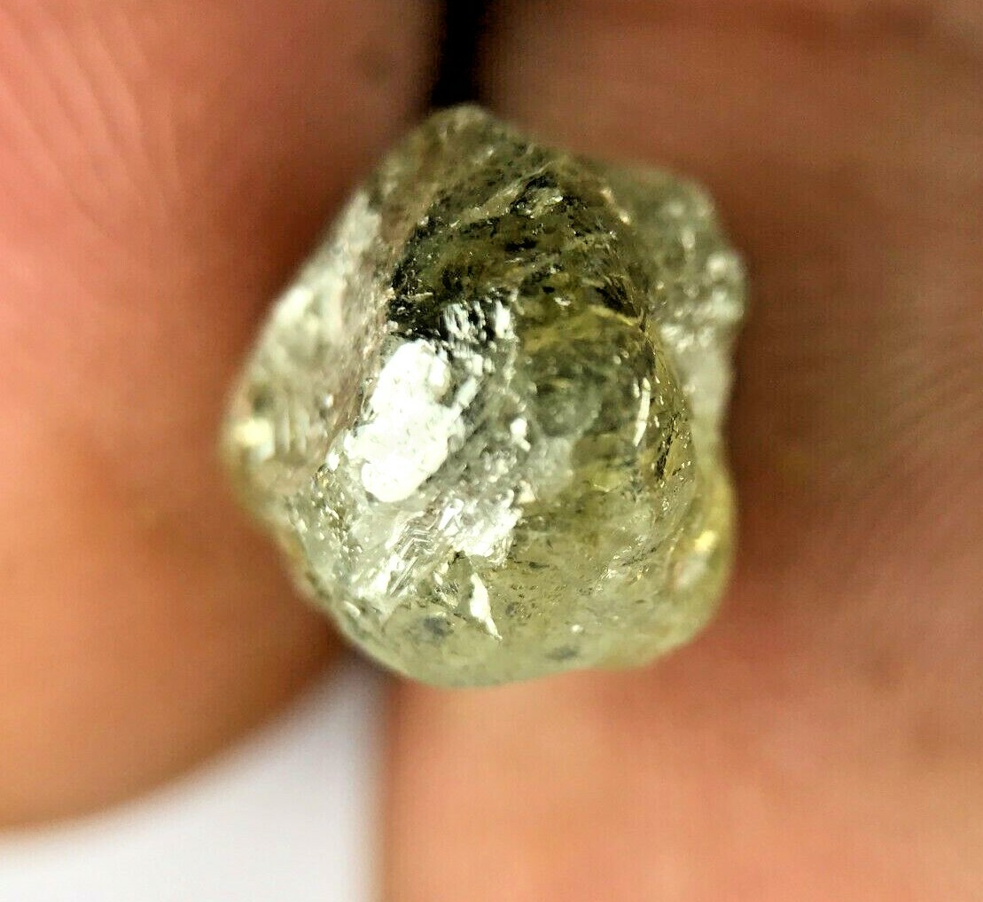 BIG RAW DIAMOND GRAYISH GREEN SPARKLING NATURAL IRREGULAR