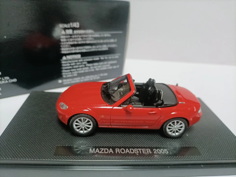 Mazda MX5 Roadster 2005 modelo cupé rojo Ebbro 1:43 Foto 2 de 4