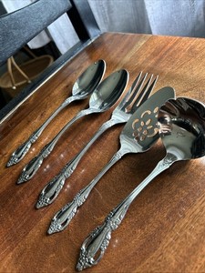 Oneida Raphael HH Distinction Deluxe Stainless Steel Flatware – Silver, Baroque/Floral Pattern – Used/New Mix
