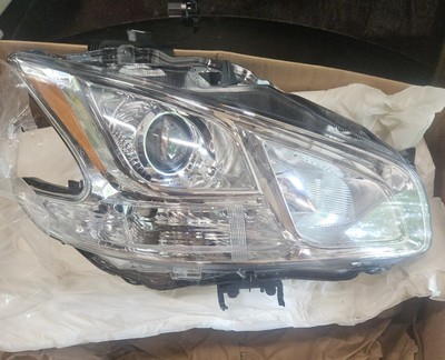 2014 Nissan Maxima Halogen Headlight. Brand New Still In The Box.