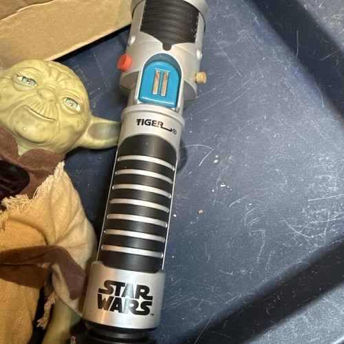 Interactive Yoda with Lightsaber Star Wars Tiger Hasbro Partial Works Read Disc - Picture 8 of 13