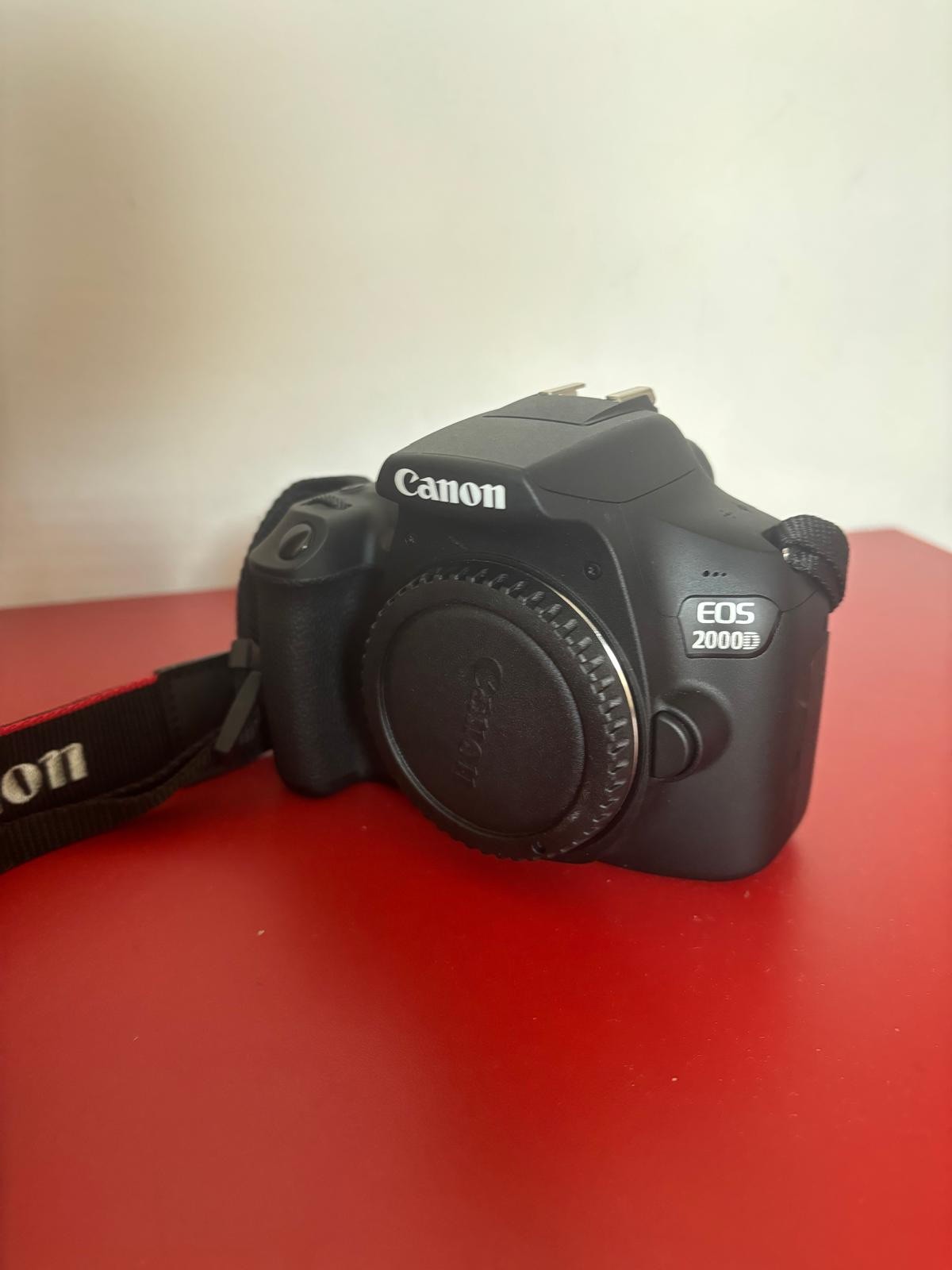 Canon EOS 2000D 24,1 Mpx Fotocamera Reflex Digitale con obiettivo