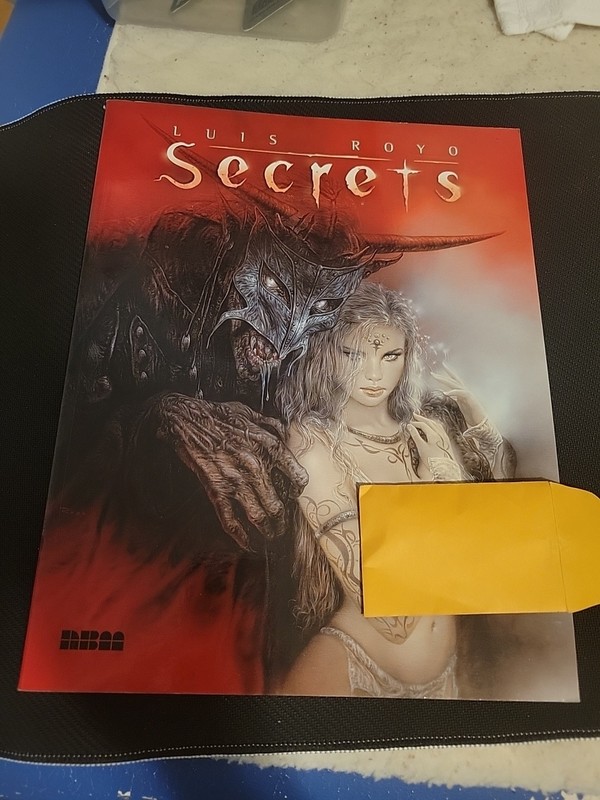Luis Royo Secrets, Red Cover, Softcover, 1996, Pre-owned