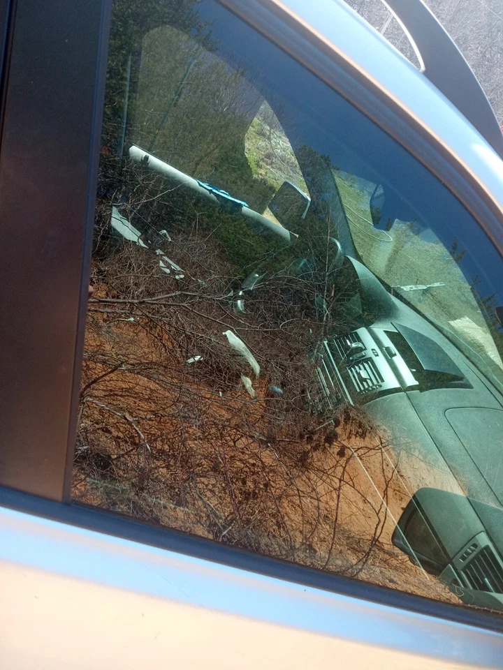 04-10 BMW x3 Passengerside Doorglass 2004-2010 - Image 4 of 4