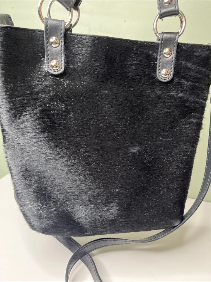 Bolso cubo pequeño de cuero de vaca Maurizio Taiuti con correa para el hombro Foto 4 de 4