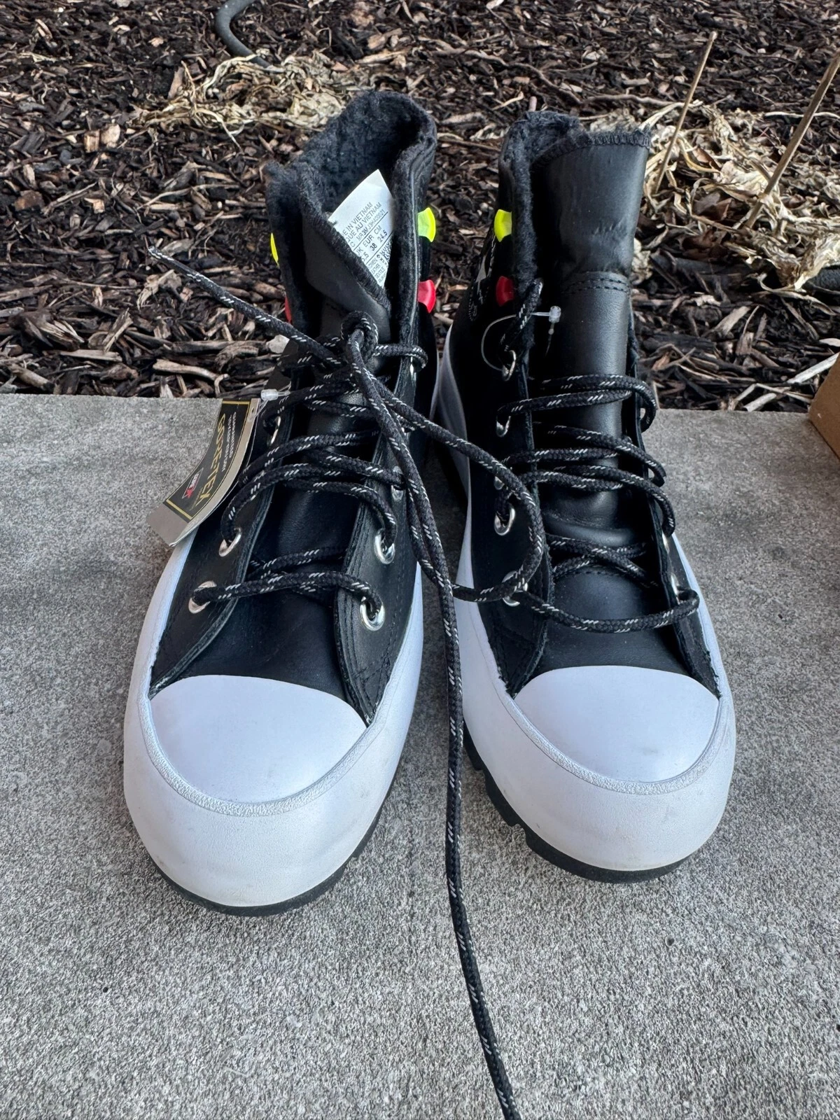 Stivali alti invernali da donna Converse Chuck Taylor con lacci nuovi con etichette 569554C 7. 5