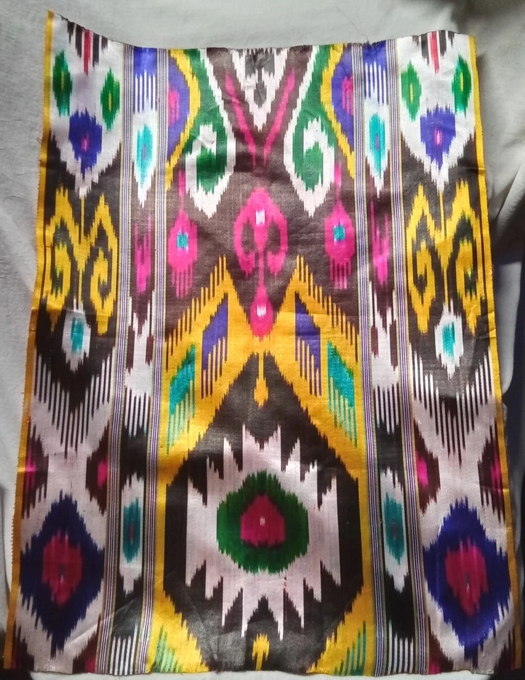 1980s Style Ikat Silk Material, Graphic, Handwoven, 3 Pieces - Image 3 of 4