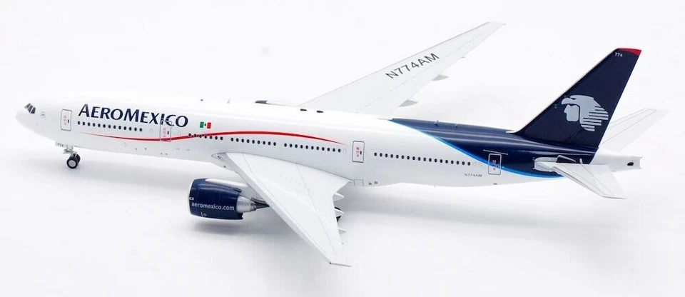 1:200 IF200 AeroMexico Boeing 777-200 N774AM con soporte Foto 3 de 4