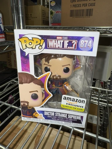 Funko Pop! Marvel: ¿Y si..? Dr. Strange Supreme #874 Glow Amazon GITD en mano