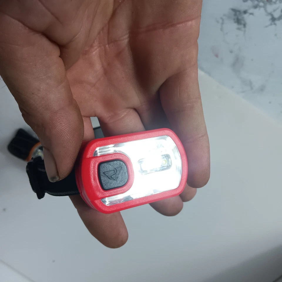 Farol Ozark Trail 3 LED 1 vermelho e 1 laranja ajustável funciona - Imagem 3 de 4