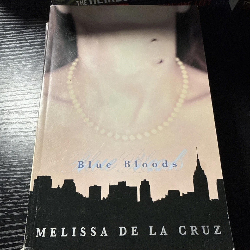 Blue Bloods Books by Melissa de La Cruz Lot of 6 - Image 4 of 4