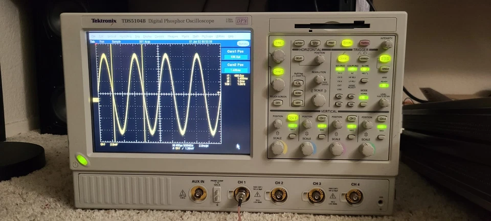 Osciloscopio digital de fósforo Tektronix TDS5104B - blanco con disco duro SSD  Foto 4 de 4