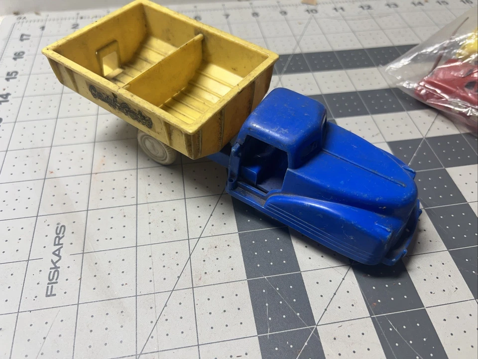 Vintage RENWAL Nº Camión volquete de carbón de plástico 46 puertas faltantes Foto 2 de 4