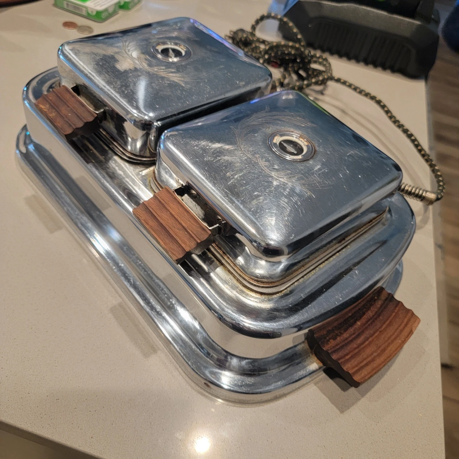 Vtg Dominion Style 1350 Double Dual Waffle Iron Retro Chrome Diner Kitchenware
Opens in a new window