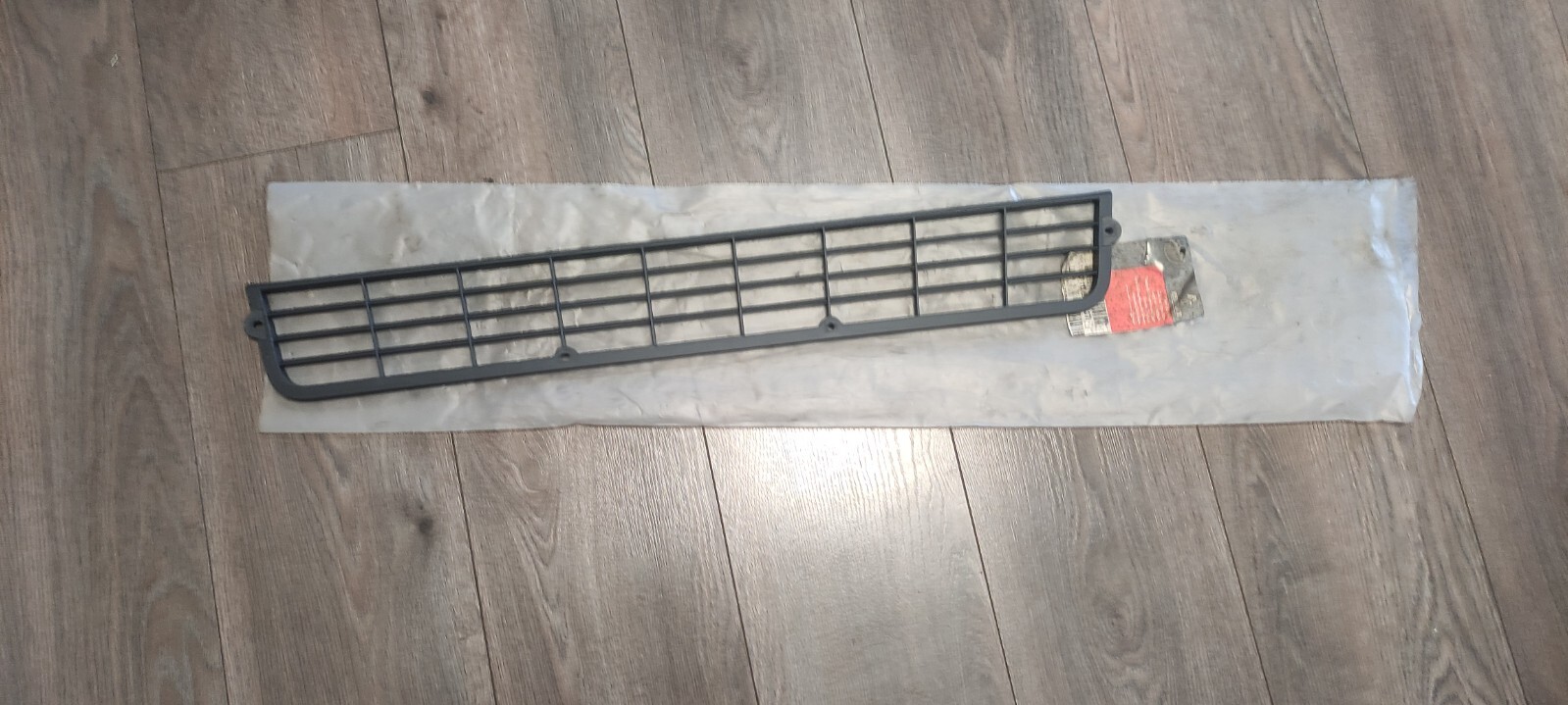 Calandre Renault Mascott 5010578037 pour réparer la face avant de votre utilitaire