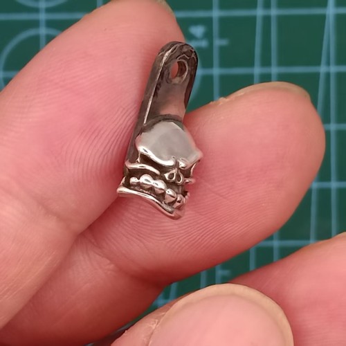 1 Piece Hand Made Silver Skull Filler Tab for for Rick Hinderer XM18 3.5” - Bild 6 von 6