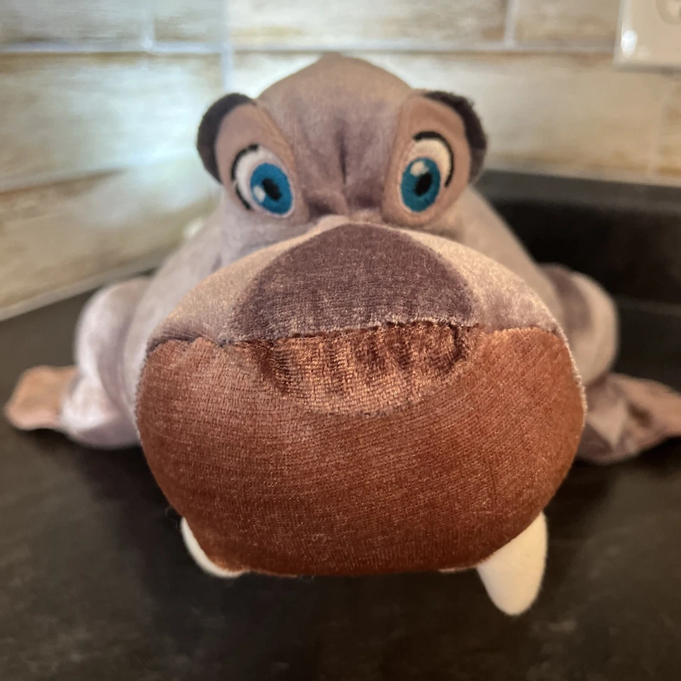 Peluche Morsa Sirenita II Disney Store Dash 14" Foto 2 de 4