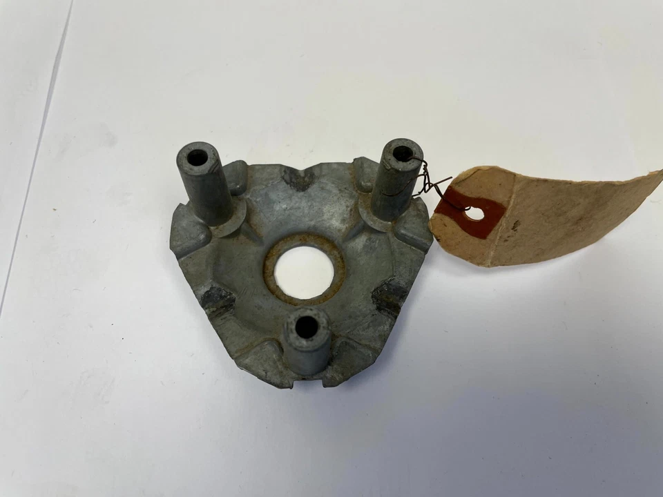 Chrysler C34 Imperial Town & Country 1946-1948 retenedor de anillo de bocina 1119667 nuevo en stock Foto 4 de 4