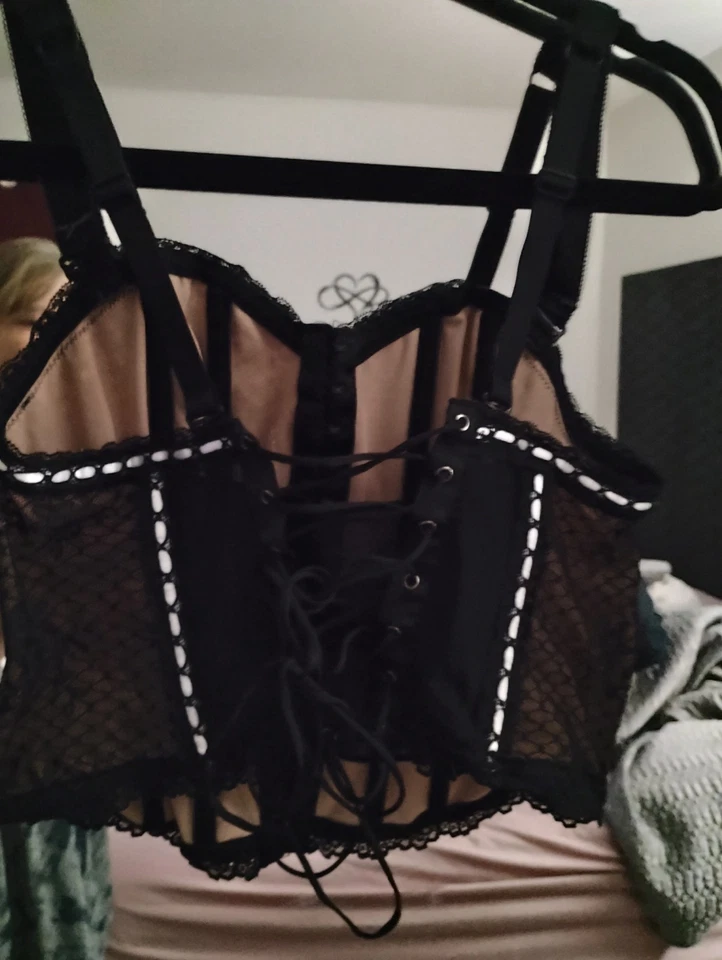 Torrid 00 黑色网眼花边和白色管子紧身钩前花边后胸衣 — 第 2/3 张图片