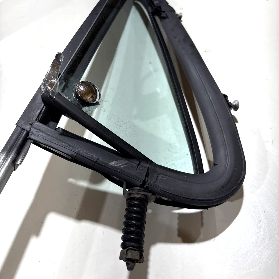 Chevrolet C/K 1982-1991 ventilación vidrio (lado del pasajero derecho) ventana ala (C10-K30) Foto 3 de 4