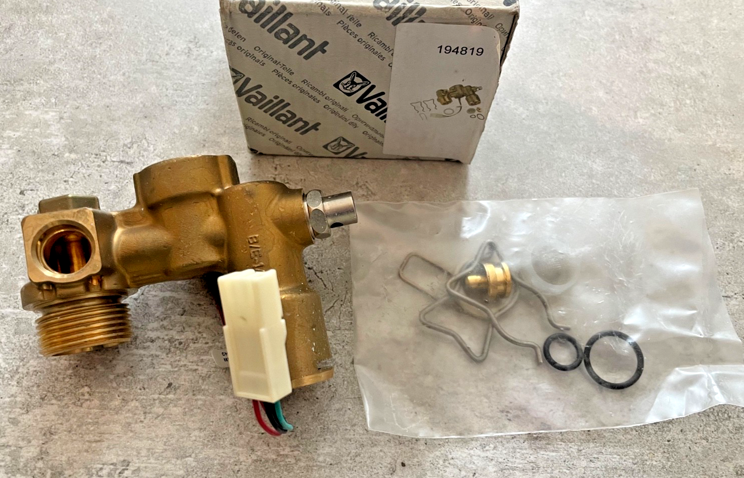 Vaillant TURBOmax Pro 24 28 E Plus 824E 828E VUW Aqua Sensor 194819 New Genuine