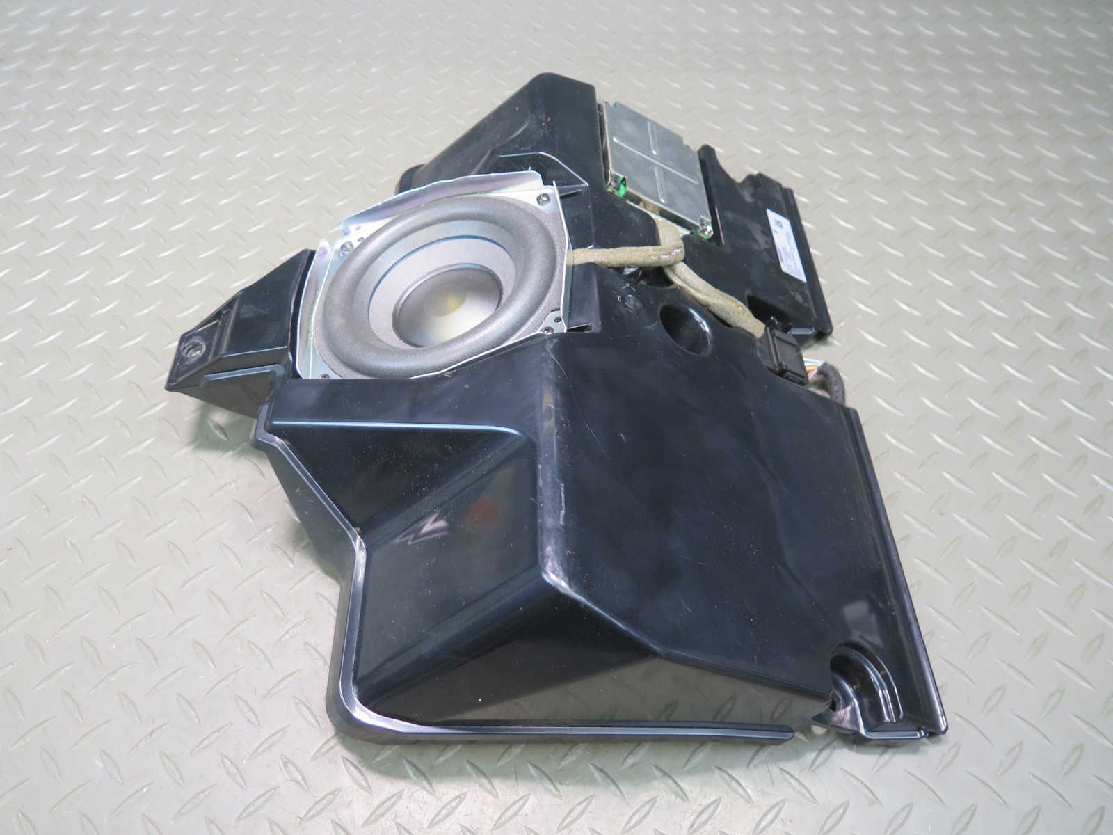 2008-2019 MASERATI GRANTURISMO M145 FRONT BOSE SUBWOOFER SPEAKER BOX 447082