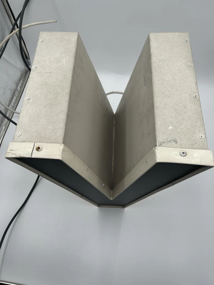 Vintage 16.5" Marquee Exterior Outside Lighted Sign, Letter V Store Sign Rustic - Image 2 of 4