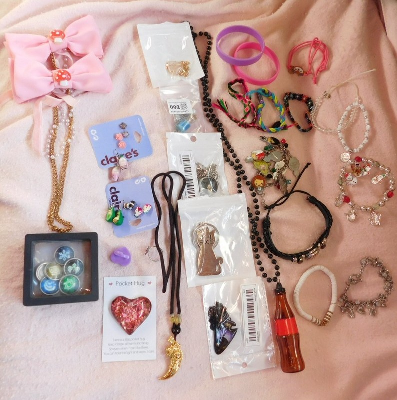 Girls Pretend Play Dress up Jewelry ages 5+ New & Used Lot of 34 Pieces