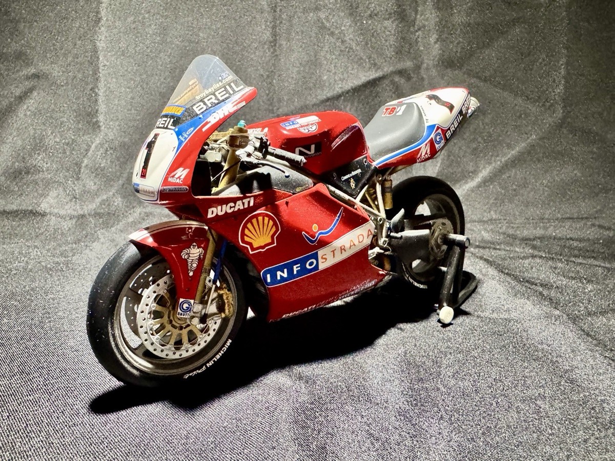 Minichamps Troy Bayliss Ducati 1:12 Scale 122 021201 998 R WSBK