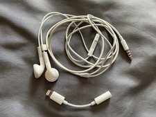 Apple iPhone Stereo Headset Mic  Lightning to 3.5mm Adapter White EXC Earbud