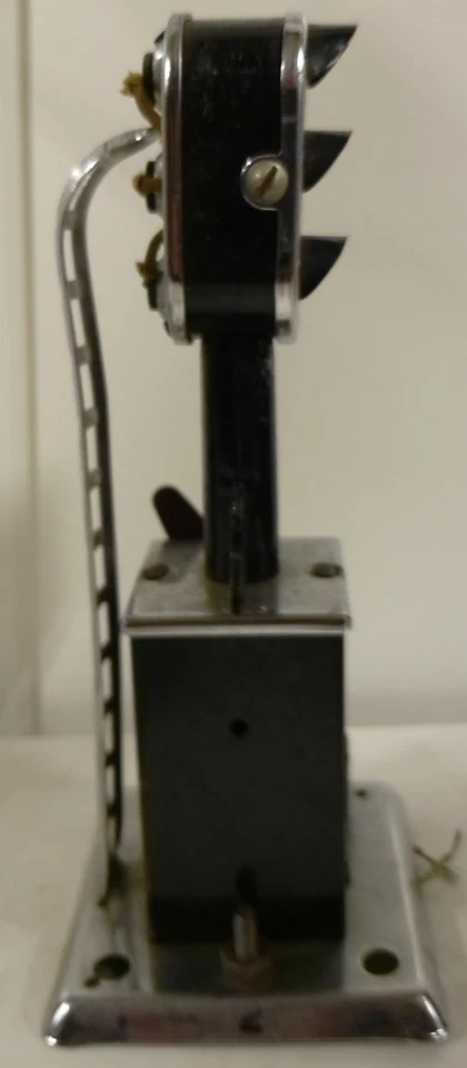 VINTAGE MARX ALL METAL #404 0 SCALE 3 LIGHT BLOCK SIGNAL TESTED WORKS WELL - Image 4 of 4