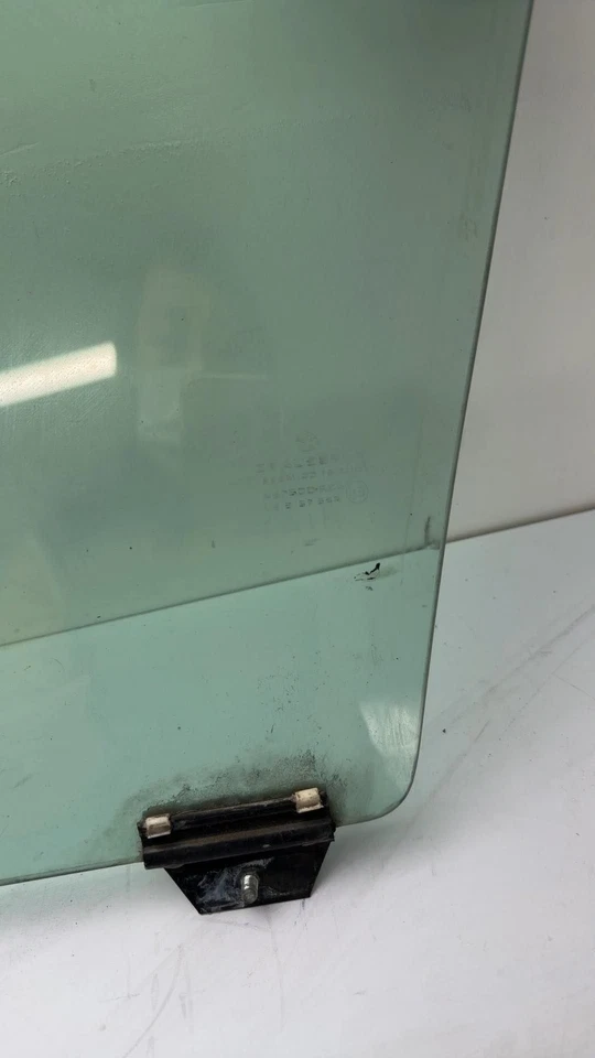 97 DODGE INTREPID Front Door Glass/window Dodge Right - Image 3 of 4