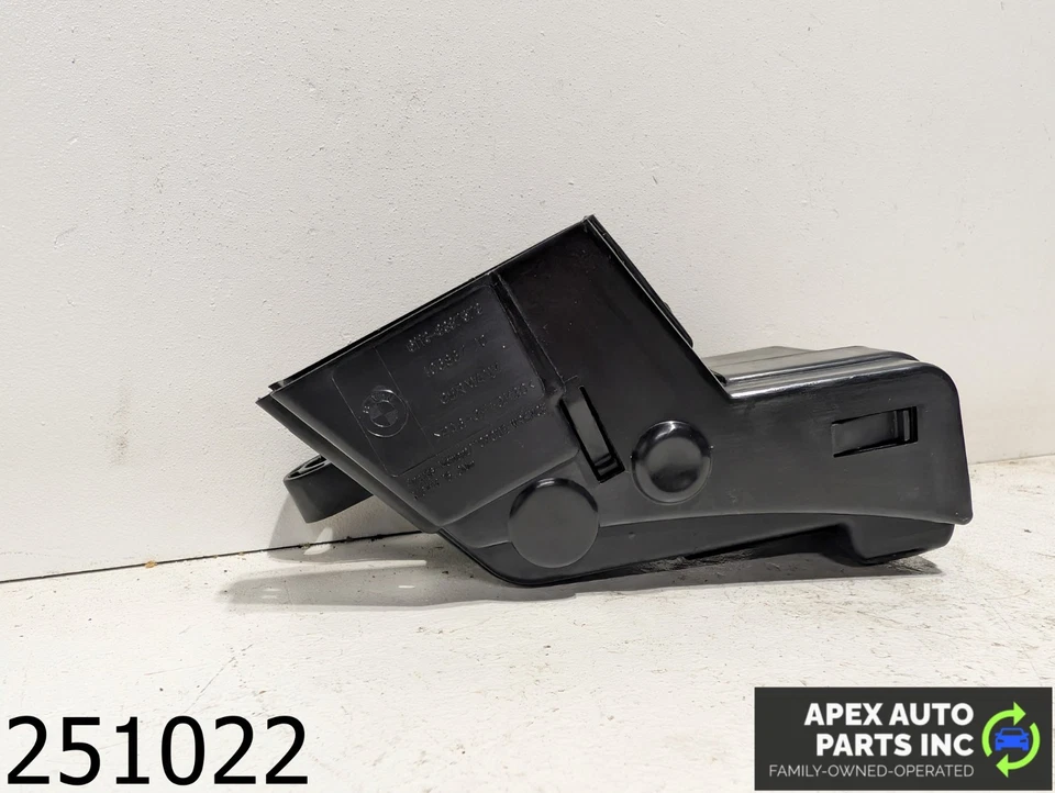 OEM 2005 BMW 745i 4.4L B+ TERMINAL POINT ENGINE COMPARTMENT - Image 2 of 4