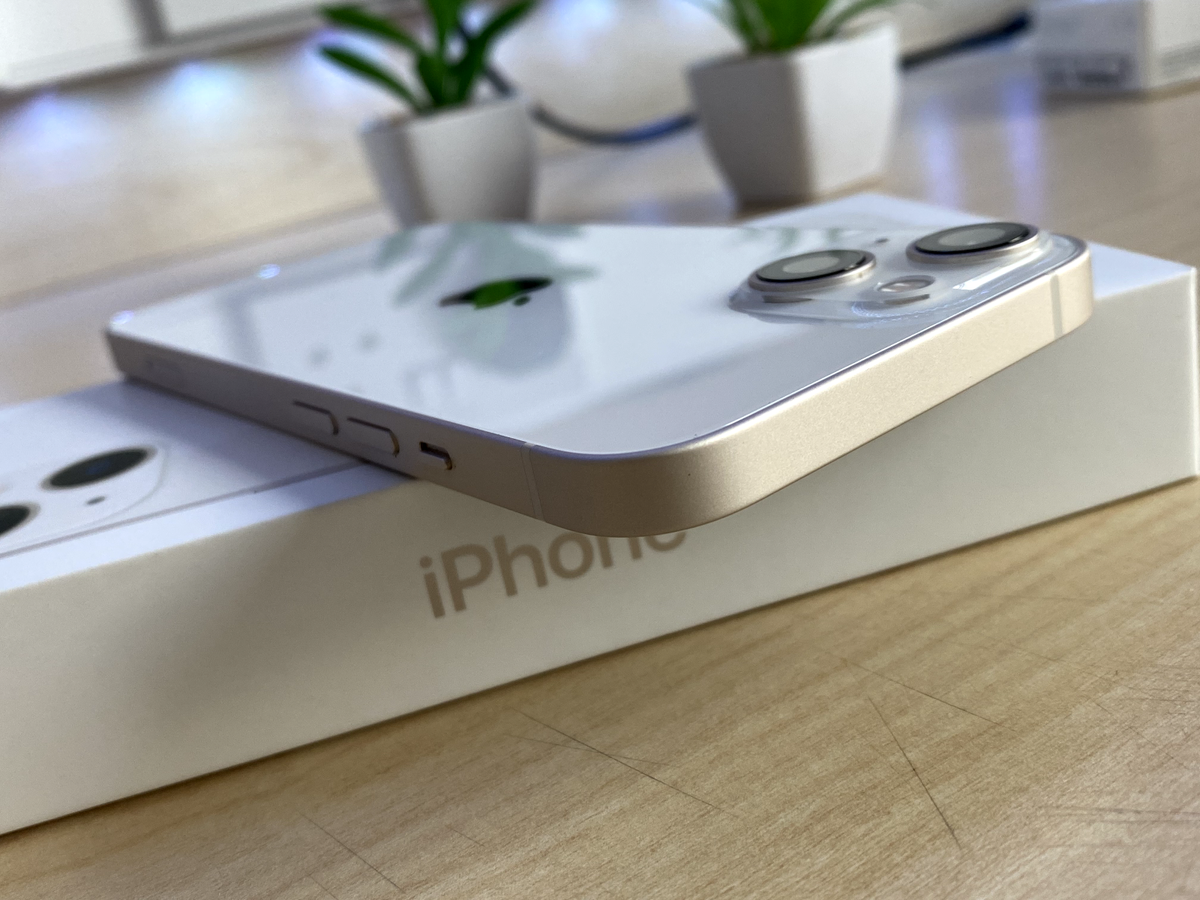 Apple iPhone 13 - 128GB - Starlight (Unlocked) - Brand new
