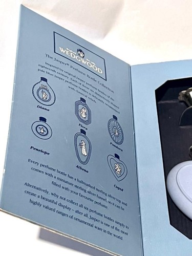 WEDGWOOD JASPER PERFUME BOTTLE STERLING SILVER 925 LID CUPID HEART POTTERY BOXED - Foto 3 di 13
