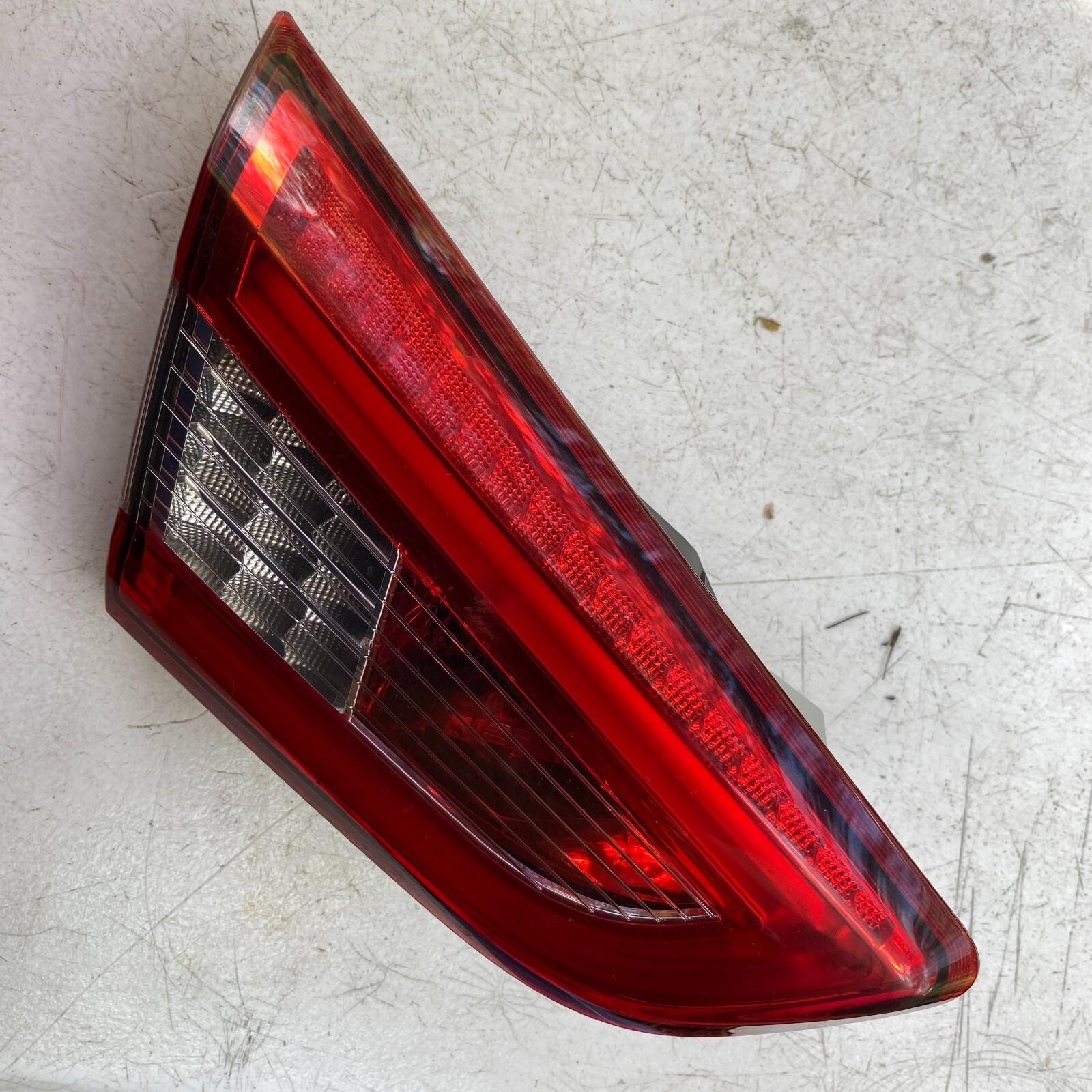 2014-2017 MASERATI GHIBLI LEFT DRIVER REAR INNER TAILLIGHT LAMP OEM