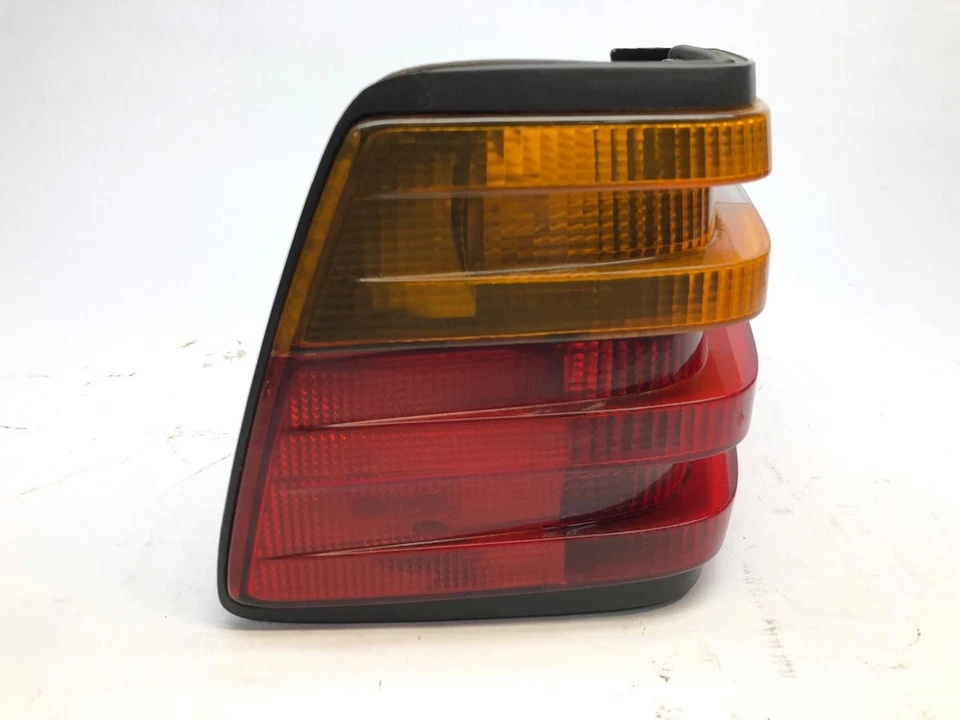 Conjunto de luz trasera izquierda del lado del conductor Mercedes-Benz 300D/E 1986-1993 OEM Foto 2 de 4