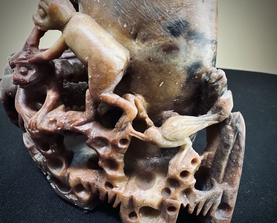 Винтажная китайская щетка для мыльного камня — резные обезьяны и ажурная сцена, середина века - Изображение 3 из 4