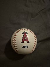 Los Angeles Angels Baseball mit Unterschriften (2016)
