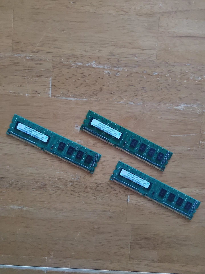 hynix DD3 RAM 3GB - 3x1gb sticks - Image 2 of 4