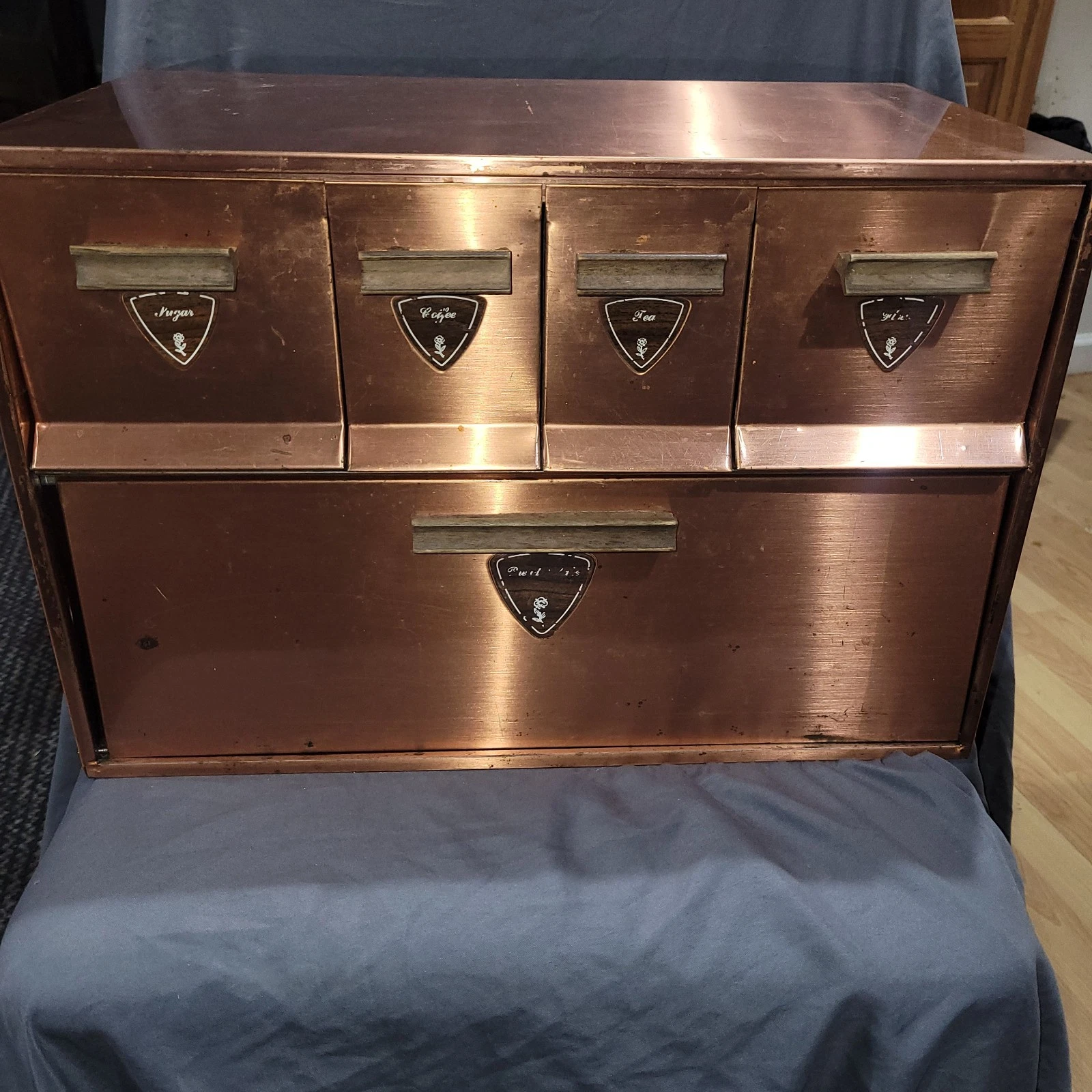 Vintage Garner Copper Colored Sugar Tea Flour Coffee Bread Box Kitchen Canisters
Opens in a new wind