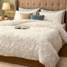 Cozy Christmas Snowflake Queen Comforter Set - 3 Piece Tufted Bedding Set