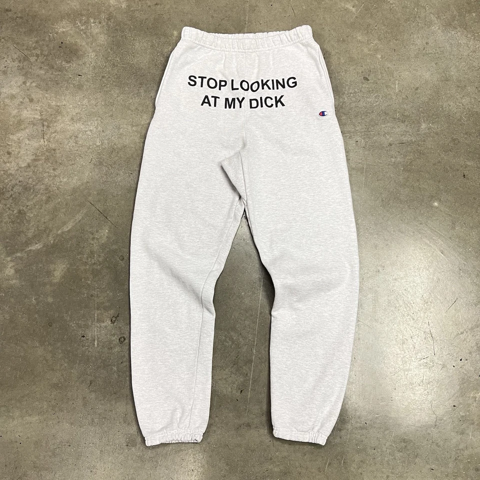 Calça de Moletom Champion Pizza Slime Stop Looking at My Dick Jogger Cinza Tamanho P Y2K - Imagem 2 de 4