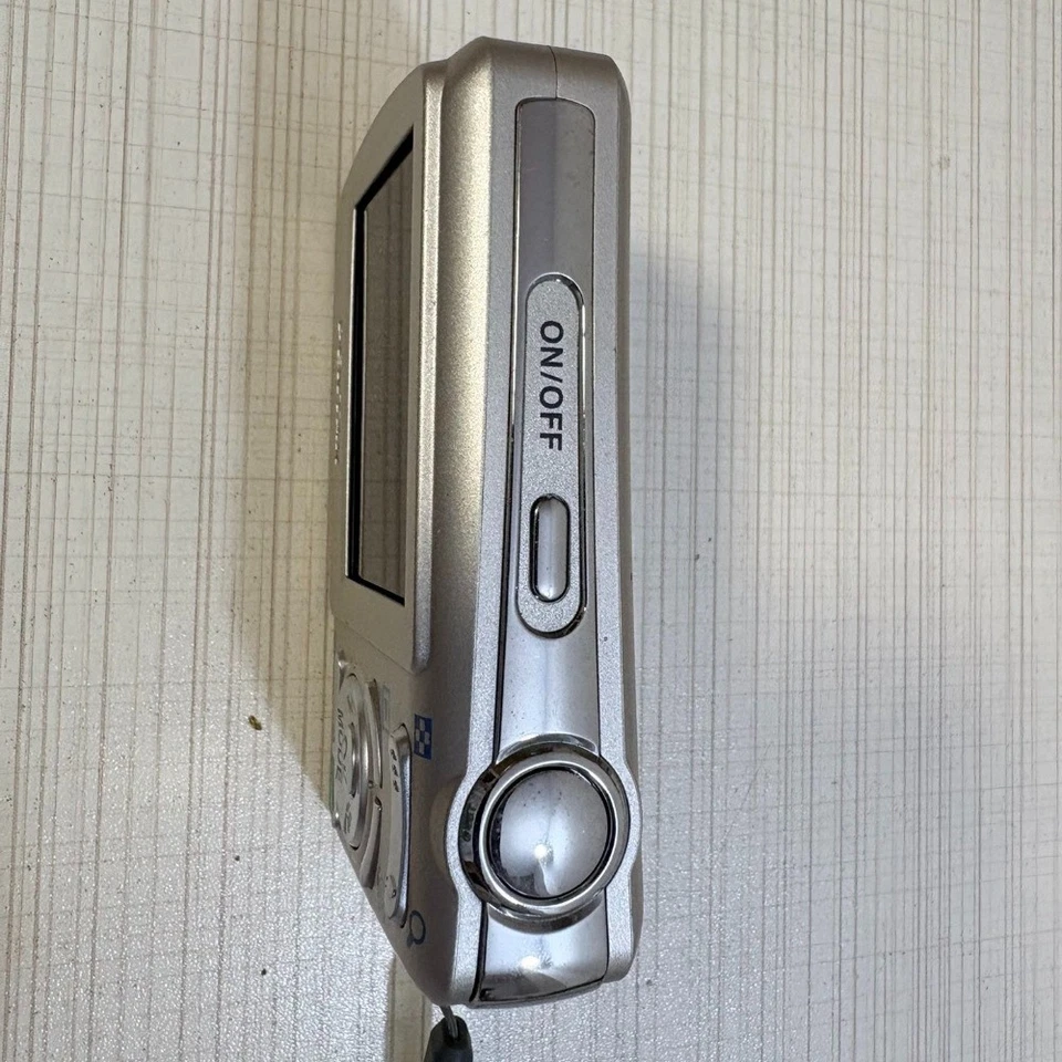 Pentax Optio E70 Kompaktkamera 10MP 3-facher optischer Zoom Champagnergold - Bild 4 von 4