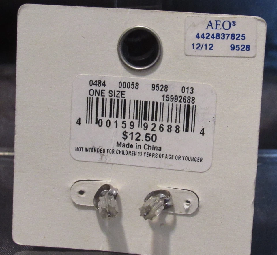 Aretes American Eagle tono plata con estrás transparente NUEVO Foto 3 de 3