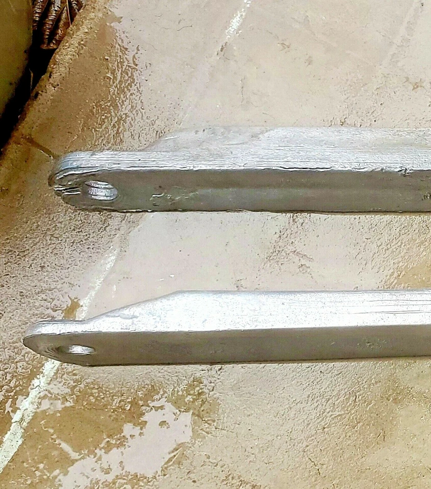 Liga linótipo (4% estanho, 12% antimônio e 84% chumbo), aprox. 20 lb. cada lingote - Imagem 3 de 4