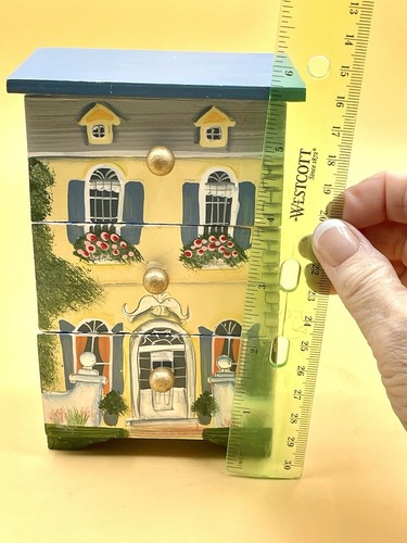 Delton Fine Collectibles Mini Casetta in Legno Cassetto Portaoggetti Casa Dipinta a Mano - Foto 8 di 9